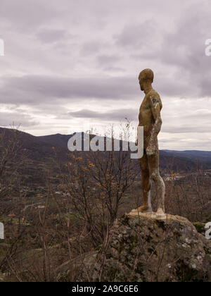 El Torno, Caceres, Spanien; Januar, 12, 2018: Portrait von Statuen der Denkmal für die Vergessenen des Spanischen Bürgerkriegs. Jerte Tal. Stockfoto