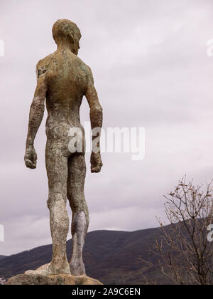 El Torno, Caceres, Spanien; Januar, 12, 2018: Portrait von Statuen der Denkmal für die Vergessenen des Spanischen Bürgerkriegs. Jerte Tal. Stockfoto