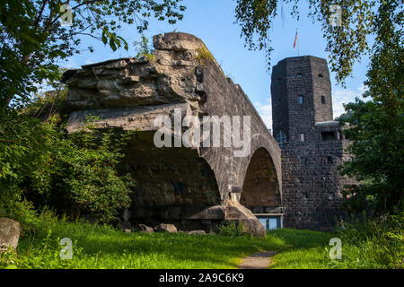 Die Überreste der Ludendorff-Brücke bei Remagen, Deutschland. Die Brücke war eine von zwei verbliebenen Brücken über den Rhein, wenn sie erfasst wurde dur Stockfoto