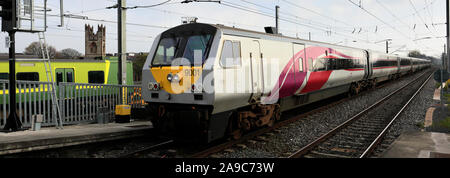 Ein Unternehmen Rail Zug am Bahnhof Clontarf Road, Dublin, Republik von Irland Stockfoto