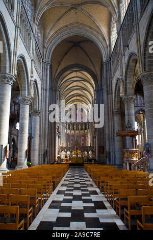 Ypern, Belgien - 10. August 2012: Eine Innenansicht der St. Martins Dom in der historischen Stadt Ypern, oder Ieper in Belgien. Stockfoto