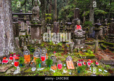 Die atmosphärischen Friedhof, hält die Überreste von über 200.000 Menschen ist eine Angst vor Ort in Japan Stockfoto