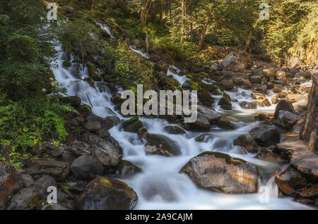 Uelhs deth Joeu Wasserfall bei Artiga de Lin in den katalanischen Pyrenäen Stockfoto