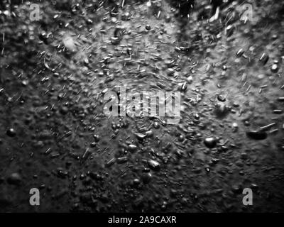 Abstraktes Bild, Detail von surf Schaum Blasen in Bewegung unter der Oberfläche Stockfoto