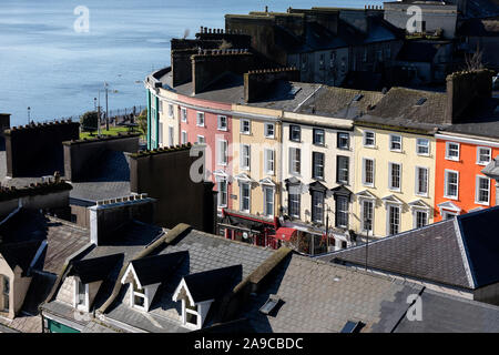 Häuser in einer Reihe an der Hafenstadt Cobh - endgültige Anschluss des RMS Titanic von Call, County Cork, Irland Stockfoto