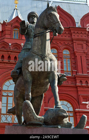 Moskau, Russland - 14. August 2011: eine Statue des historischen Roten Armee Allgemein - Marschall Georgi Schukow, in der Nähe des Kreml in der Stadt Moskau, Stockfoto