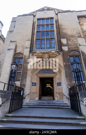 Bristol Central Library befindet sich in einem historischen Gebäude auf der Südseite des College Green, Bristol, England, Großbritannien Stockfoto