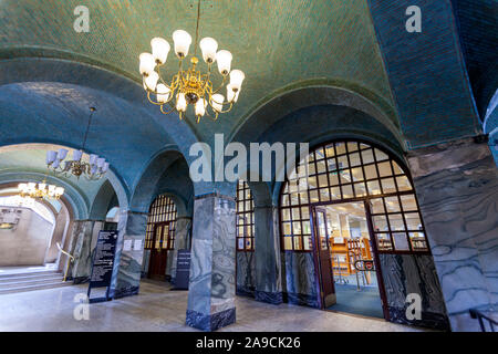 Vaulting in der Eingangshalle, Bristol Central Library befindet sich in einem historischen Gebäude auf der Südseite des College Green, Bristol, England, Großbritannien Stockfoto