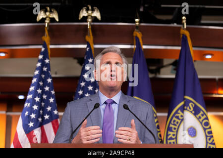 Washington, DC, USA. 14 Nov, 2019. United States House Minderheit Führer Kevin McCarthy (Republikaner von Kalifornien) spricht während einer Pressekonferenz auf dem Capitol Hill in Washington, DC, USA, am Donnerstag, 14. November 2019. Credit: Stefani Reynolds/CNP | Verwendung der weltweiten Kredit: dpa/Alamy leben Nachrichten Stockfoto