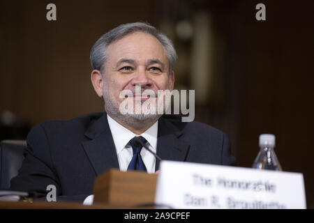 Washington, District of Columbia, USA. 14 Nov, 2019. Dan Brouillette bezeugt vor dem US-Senat Ausschusses für Energie und natürliche Ressourcen auf dem Capitol Hill in Washington, DC, USA, am Donnerstag, 14. November 2019, wie Sie seine Nominierung zu sein Sekretär der Energie berücksichtigen. Credit: Stefani Reynolds/CNP/ZUMA Draht/Alamy leben Nachrichten Stockfoto