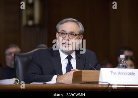 Washington, District of Columbia, USA. 14 Nov, 2019. Dan Brouillette bezeugt vor dem US-Senat Ausschusses für Energie und natürliche Ressourcen auf dem Capitol Hill in Washington, DC, USA, am Donnerstag, 14. November 2019, wie Sie seine Nominierung zu sein Sekretär der Energie berücksichtigen. Credit: Stefani Reynolds/CNP/ZUMA Draht/Alamy leben Nachrichten Stockfoto