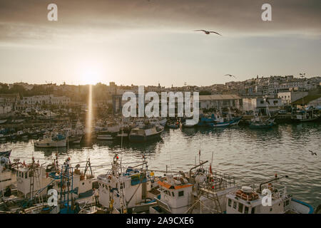 Blick über den Hafen von Tanger, Marokko Stockfoto