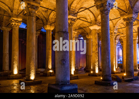 Die alten, unterirdischen Basilika Zisterne, (Yerebatan), im historischen Stadtteil Sultanahmet, Istanbul, Türkei Stockfoto