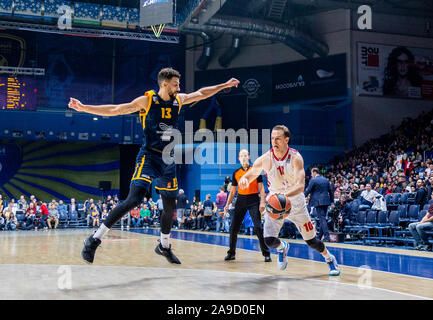 #10 Michael Roll von AX Armani Exchange Mailand in Aktion gegen Khimki Moskau während der Runde 8 Match in der Turkish Airlines Euroleague gesehen. (Endstand; Khimki Moskau gewann 87:79 AX Armani Exchange Mailand) Stockfoto