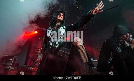 Glasgow, Schottland, Großbritannien, 13. November 2019 - Italienische EMO rockers Lacuna Coil eine ausverkaufte Masse an der Garage unterhalten. Copyright Stuart Westwood Stockfoto