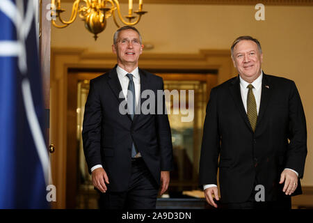 Washington, USA. 14 Nov, 2019. Us-Staatssekretär Mike Pompeo (R) trifft sich mit NATO-Generalsekretär Jens Stoltenberg in Washington, DC, USA, November 14, 2019. Credit: Ting Shen/Xinhua/Alamy leben Nachrichten Stockfoto