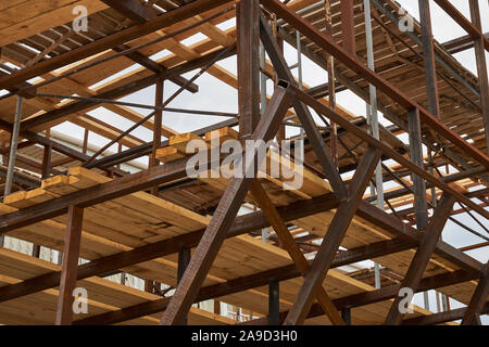 Teil der Bau eines Gebäudes Gegenstand aus Metall und Holz. Stockfoto