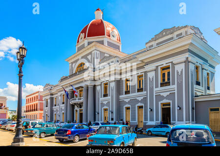 Central Square wit rote Kuppel Palace, Cienfuegos, Kuba Stockfoto