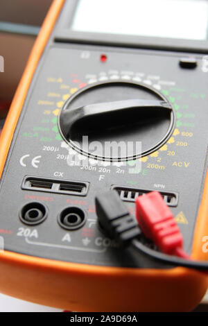 Elektronische Messgeräte. Elektronische Multimeter. Messgerät. Stockfoto