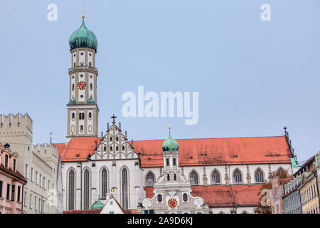 Die berühmte Kathedrale St. Ulrich und Afra in Augsburg Stockfoto