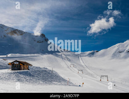 Skigebiet auf der Zugspitze (2962 m), dem höchsten Berg in Deutschland, Bayern, Deutschland, Europa Stockfoto