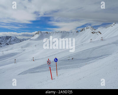 Skigebiet auf der Zugspitze (2962 m), dem höchsten Berg in Deutschland, Bayern, Deutschland, Europa Stockfoto