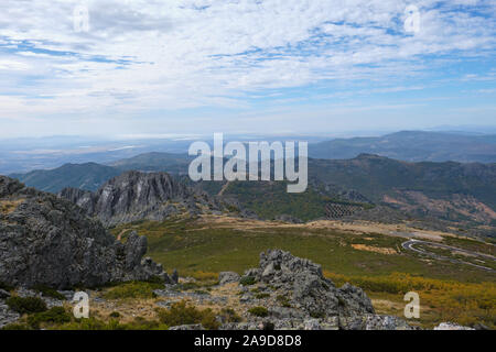 Blick von der Spitze des Las Villuercas, Region Extremadura, der höchste Punkt in der Region, nahe der Stadt von Guadalupe Stockfoto