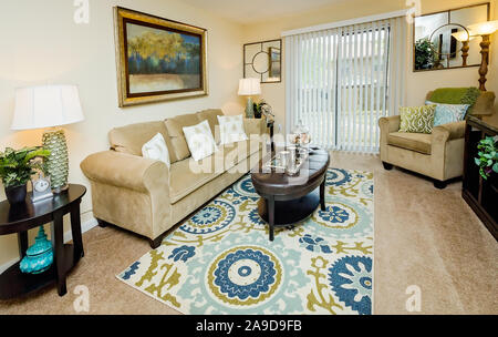 Das Wohnzimmer im Herbst Wald Apartments auf Foreman Road in Mobile, Alabama. Das Anwesen ist im Besitz von Sealy Management Unternehmen betrieben. Stockfoto