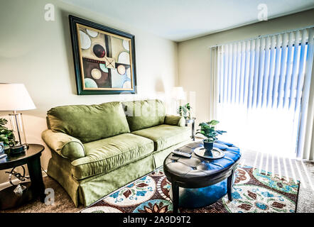 Das Wohnzimmer im Herbst Wald Apartments auf Foreman Road in Mobile, Alabama. Das Anwesen ist im Besitz von Sealy Management Unternehmen betrieben. Stockfoto