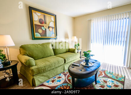 Das Wohnzimmer im Herbst Wald Apartments auf Foreman Road in Mobile, Alabama. Das Anwesen ist im Besitz von Sealy Management Unternehmen betrieben. Stockfoto