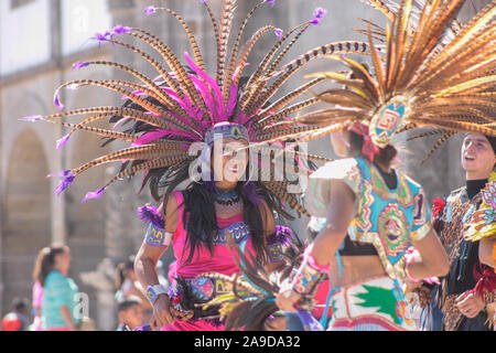 Traditionelle Tanzgruppe durchführen Vor von Zapopan Basilika Stockfoto