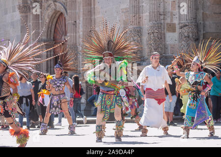 Traditionelle Tanzgruppe durchführen Vor von Zapopan Basilika Stockfoto