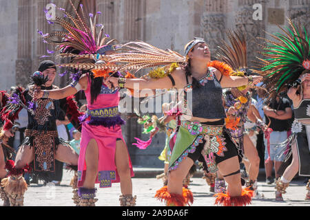 Traditionelle Tanzgruppe durchführen Vor von Zapopan Basilika Stockfoto