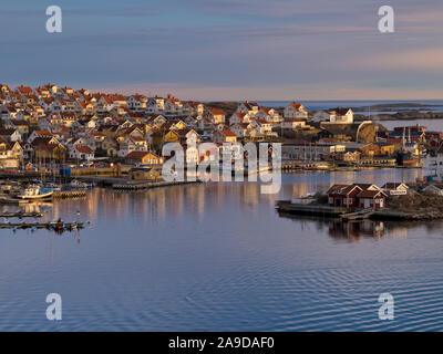 Schweden, Bohus, Westküste, Kattegat, Blick auf den Hafen von Kungshamn Stockfoto