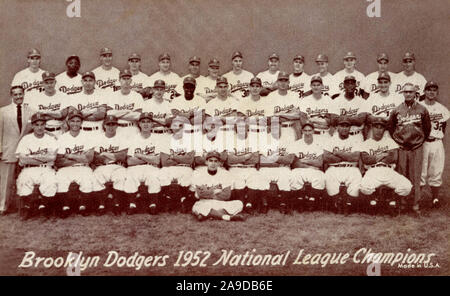 Collectible Card ausstellen, die die Brooklyn Schwindler 1952 Team Foto, der Mannschaft, wurde Meister der nationalen Liga, aber in der Welt der Serie verloren die New York Yankees. Stockfoto