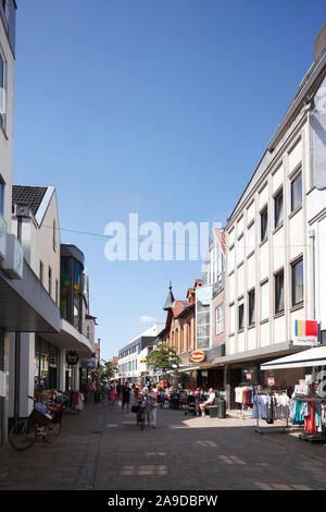 Fußgängerzone Lange Straße, Cloppenburg, Niedersachsen, Deutschland, Europa Stockfoto