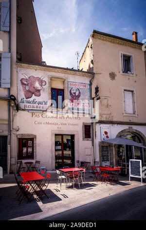 Typisches Restaurant und Weingut im Sommer in Béziers Stockfoto