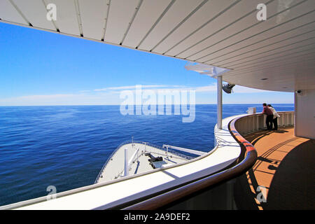 Auf dem Deck des Kreuzfahrtschiffes Queen Mary 2, Nordsee, Passage Hamburg-Stavanger, Hamburg, Deutschland Stockfoto