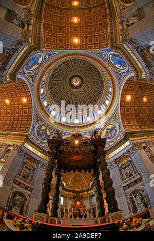 Deckengemälde in St. Peters Dom, Vatikan, Rom, Latium, Italien Stockfoto