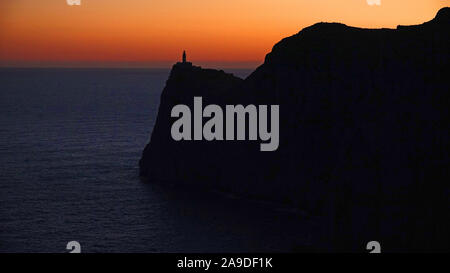 Leuchtturm am Cap Formentor im Morgengrauen, Mallorca, Balearen, Spanien Stockfoto