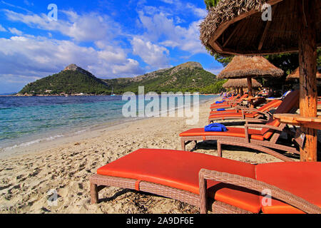 Sandstrand in Cala Pi de la Posada am Cap de Formentor in der Nähe von Port de Pollença, Mallorca, Balearen, Spanien Stockfoto