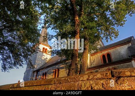 Alte Pfarrkirche Johannes der Täufer in Kastel-Staadt, Saartal, Rheinland-Pfalz, Deutschland Stockfoto