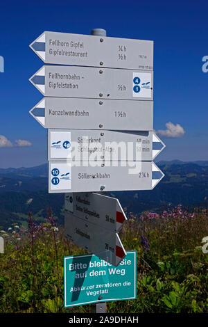 Wegweiser auf dem Gipfel des Fellhorn, in der Nähe von Oberstdorf, Allgäu, Schwaben, Bayern, Deutschland Stockfoto