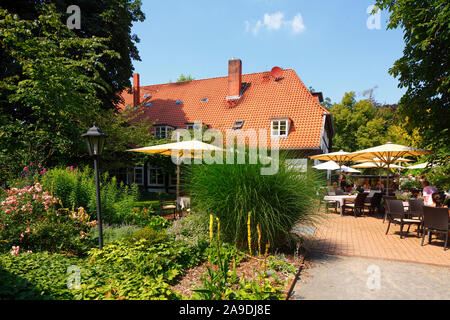 Ausflug Restaurant, Fachwerkhaus mit Bauerngarten in Heiligenberg, Bruchhausen-Vilsen, Niedersachsen, Deutschland, Europa Stockfoto