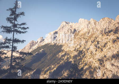 Sicht auf die Berge in den Alpen in der Nähe von Garmisch-Partenkirchen. Stockfoto