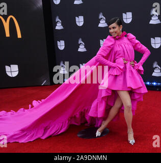 Las Vegas, USA. 14 Nov, 2019. Sängerin Sofia Carson kommt auf den roten Teppich für die 20. jährlichen Latin Grammy Awards ehren kolumbianischen Sänger Juanes im MGM Grand Convention Center in Las Vegas, Nevada am Donnerstag, 14. November 2019. Foto von Jim Ruymen/UPI Quelle: UPI/Alamy leben Nachrichten Stockfoto