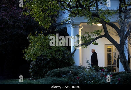 Washington, United States. 14 Nov, 2019. Präsident Donald Trump fährt das Weiße Haus für eine Reise nach Louisiana, in Washington, DC am Donnerstag, 14. November 2019. Foto von Kevin Dietsch/UPI Quelle: UPI/Alamy leben Nachrichten Stockfoto