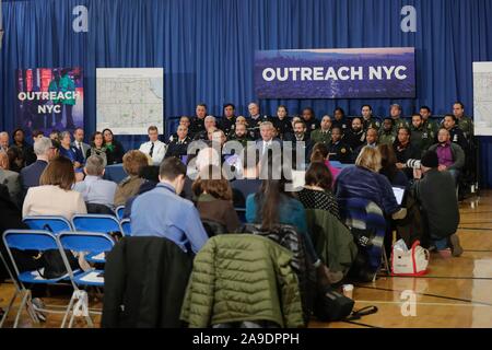 14 Street Y, New York, USA, 14. November 2019 - Bürgermeister Bill De Blasio kündigt die Markteinführung von Übertreffen NYC, eine neue, in der ganzen Stadt, multi-Agentur Mühe obdachlosen New Yorker in allen fünf Boroughs mit neu Stellvertretender Bürgermeister für Gesundheit und soziale Dienste, Dr. Raul Perea-Henze, heute während einer Pressekonferenz auf der 14. Straße Y in New York City ernannt. Foto: Luiz Rampelotto/EuropaNewswire PHOTO CREDIT OBLIGATORISCH. | Verwendung weltweit Stockfoto
