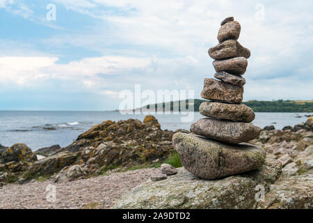 Bornholm, Küstenweg, Ostküste, Cairn, Wegweiser Stockfoto