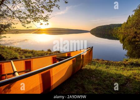 Kanu auf dem Ufer von der Boundary Waters im nördlichen Minnesota Stockfoto